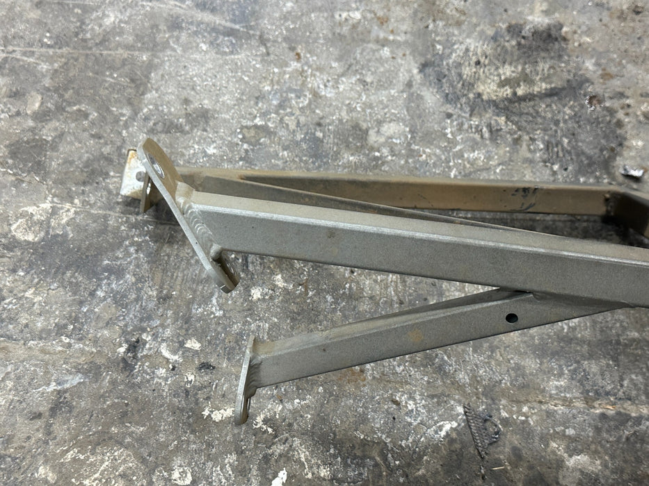 2014 AUDI R8 FRONT RIGHT FENDER RADIATOR SUPPORT STRUCTURE MOUNT BRACKET OEM