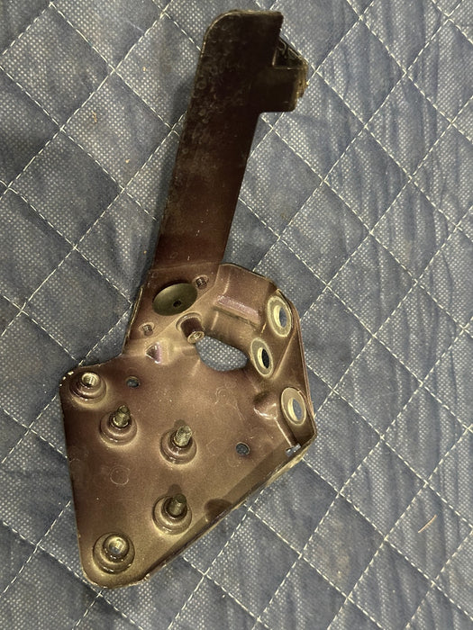 2014 AUDI R8 FRONT DRIVER LEFT FENDER BRACKET 420 806 419 OEM