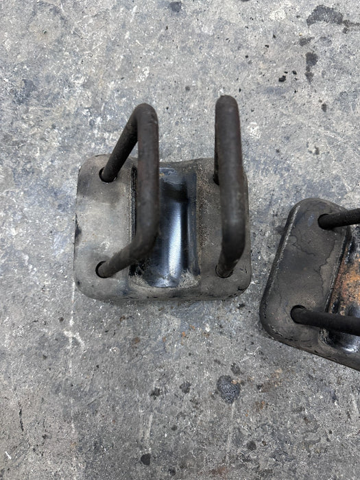 2017 NISSAN TITAN XD LEFT RIGHT LEAF SPRING MOUNT BRACKETS OEM