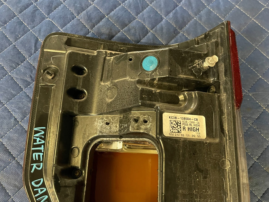 2017-2019 FORD F250 F350 F450 PASSENGER RIGHT TAIL LIGHT OEM *WATER DAMAGE*