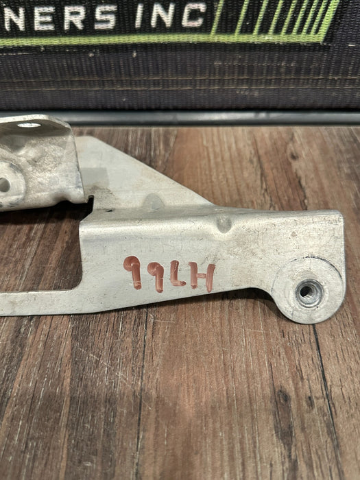 2021 AUDI R8 REAR LEFT AIR BOX MOUNTING BRACKET OEM 4S0 813 545 C