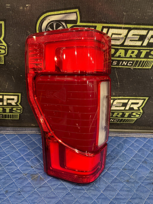 2020-2022 FORD F350 F450 DRIVER LEFT LED TAIL LIGHT OEM *MINT CONDITION*
