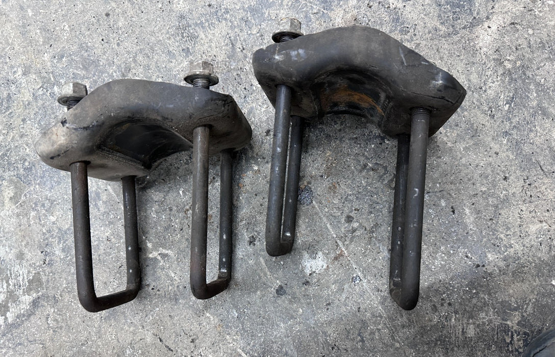 2017 NISSAN TITAN XD LEFT RIGHT LEAF SPRING MOUNT BRACKETS OEM