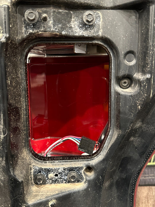 2017-2019 FORD F250 F350 F450 LEFT LED TAIL LIGHT OEM *DAMAGED/READ*