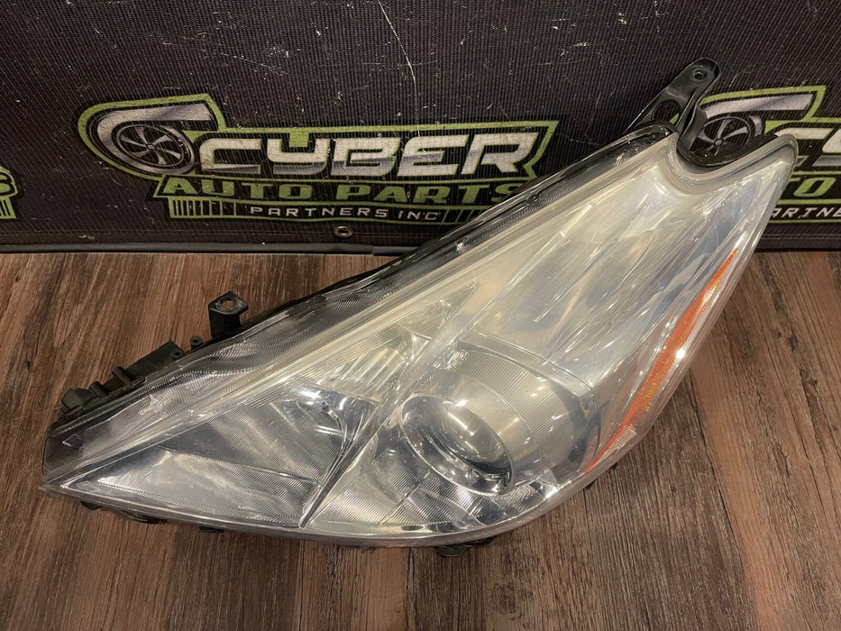 2014 TOYOTA PRIUS V DRIVER LEFT HEADLIGHT OEM *SUN DAMAGE/YELLOWING* (READ!)