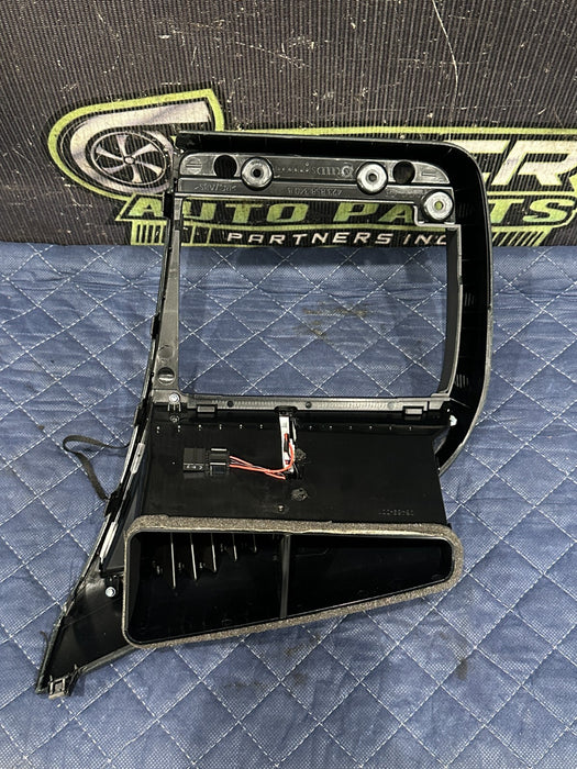 2012 AUDI R8  FRONT CENTER DASH AIR VENT A/C TRIM BEZAL 423 820 951