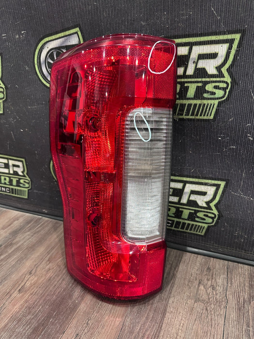 2017-19 FORD F250 F350 F450 DRIVER LEFT HALOGEN TAIL LIGHT OEM *FLAWS 3-4*