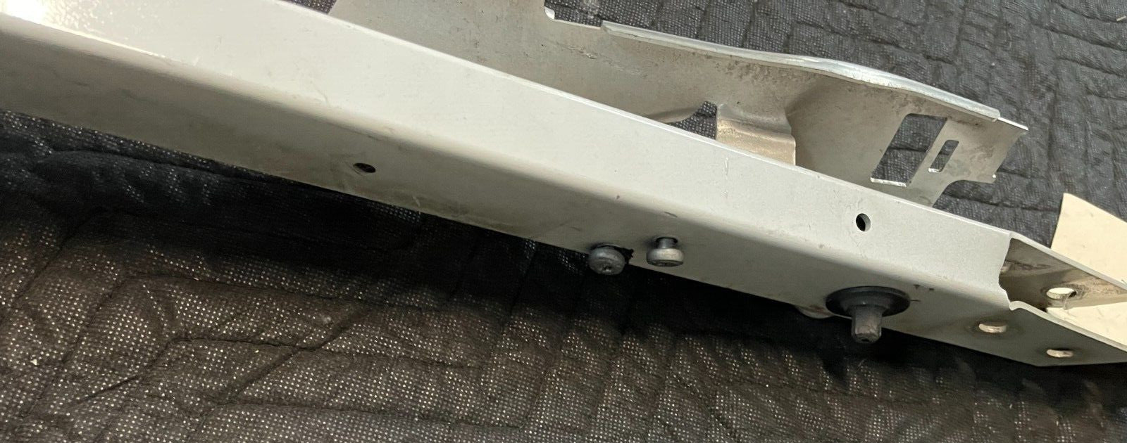 2017 AUDI R8 V10 BRACKET OEM 4S0 907 462 A