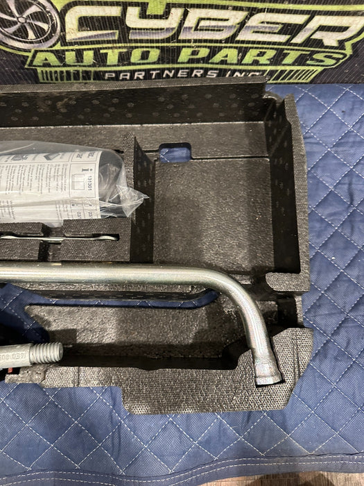 2014 AUDI R8 SPARE TIRE TOOL JACK CARRIER KIT OEM 420 864 501