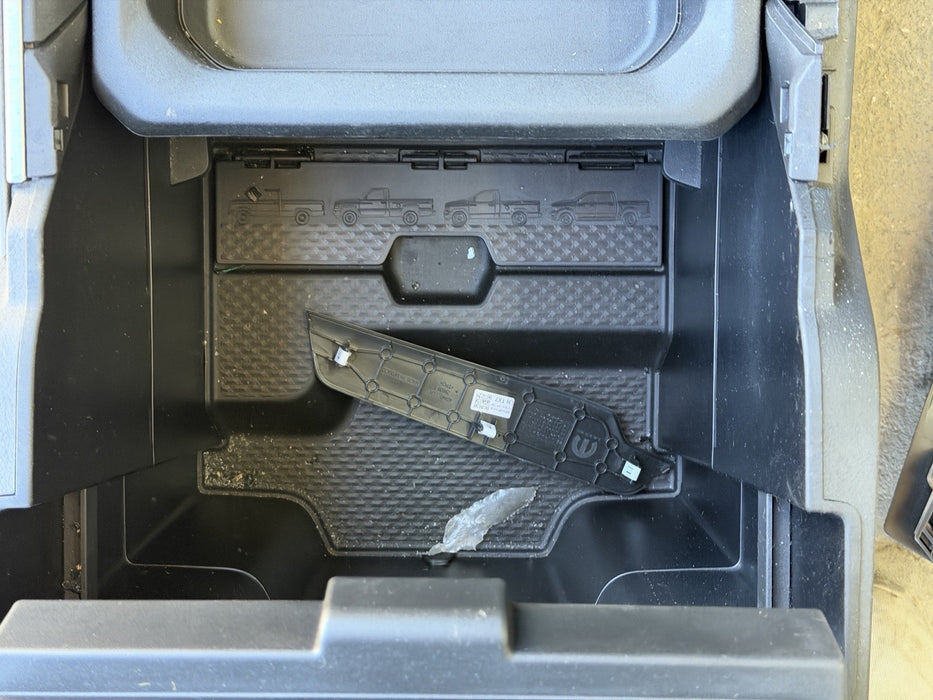 2024 RAM 3500 LARAMIE CENTER CONSOLE BLACK LEATHER *DAMAGE*