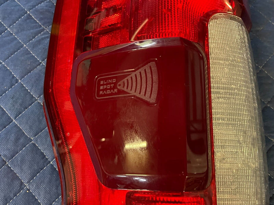 2017-2019 FORD F250 F350 F450 DRIVER LEFT TAILIGHT OEM *WATER DAMAGE*