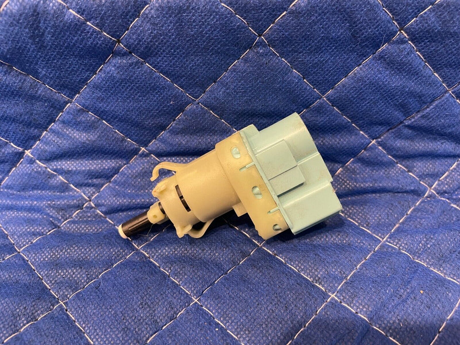 2017-2019 FORD F250 STOP/ BRAKE PEDAL LIGHT SENSOR OEM GL3T-9G854-BA