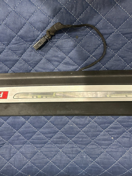 2014 AUDI R8 FRONT LEFT DRIVER ILLUMINATED KICK SCUFF SILL PLATE OEM *BURN*