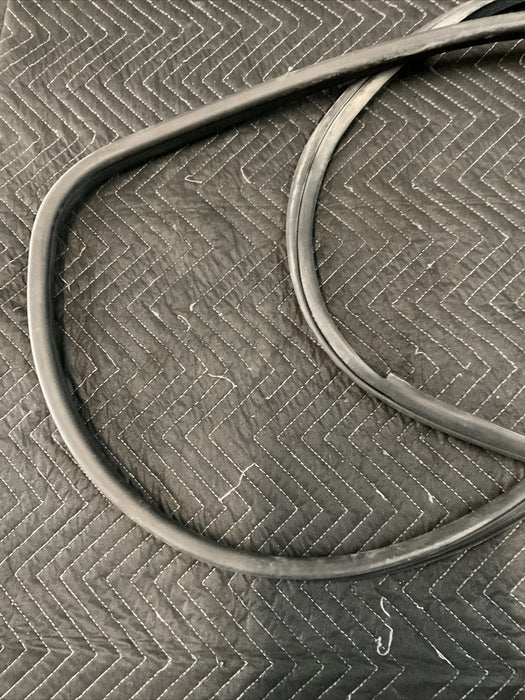 2016 NISSAN TITAN FRONT RIGHT PASSENGER DOOR SEAL WEATHER STRIP OEM