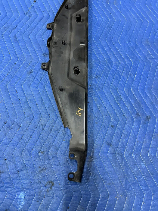 2011 BMW 550i F10 RADIATOR JOINT UPPER FRONT BAR 7200689 7200689-06