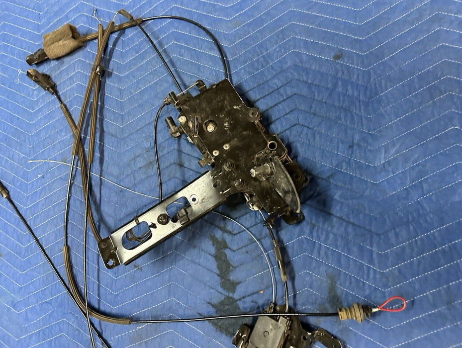 2017 AUDI R8 V10 CENTER SUPPORT BONNET HOOD LOCK BRACKET 4S0805532B ~DAMAGE~
