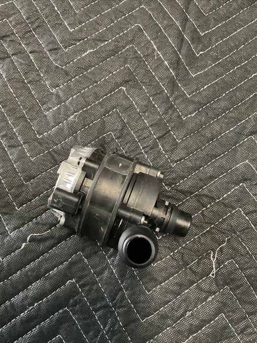 2018-2020 MERCEDES BENZ E63 AMG LEFT UPPER ENGINE AUXILIARY WATER PUMP OEM