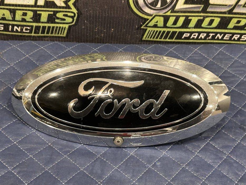 2017-2019 FORD F250 F350 F450 GRILLE EMBLEM WITH CAMERA OEM