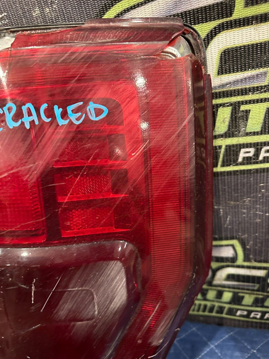 2017- 2019 FORD F250 F350 F450 PASSENGER RIGHT LED TAIL LIGHT OEM *PARTS ONLY*