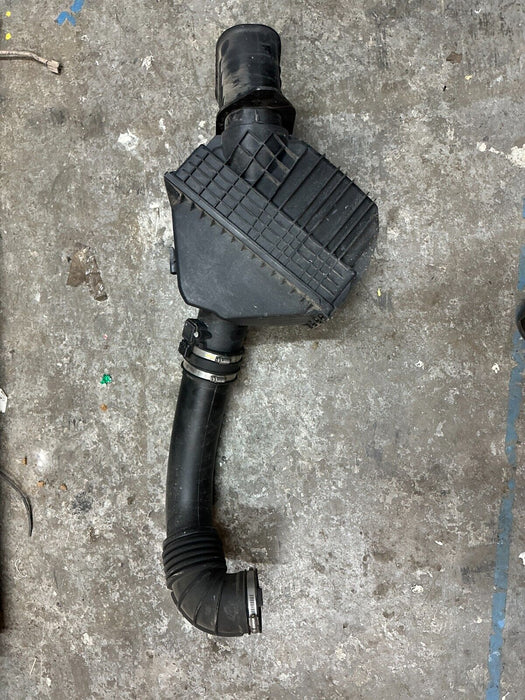2016 2018 NISSAN TITAN XD 5.0L CUMMINS AIR INTAKE FILTER BOX ASSEMBLY W/ TUBE