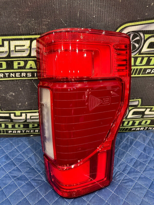 2020-2022 FORD F250 F350 F450 PASSENGER RIGHT LED TAIL LIGHT OEM *MINOR SCUFF*