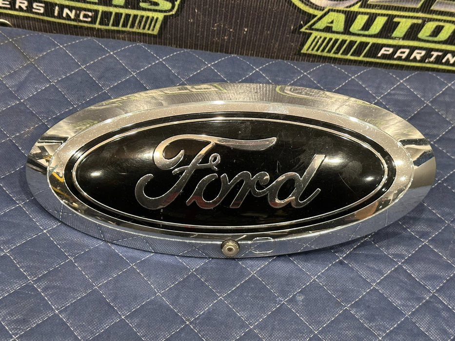 2017-2019 FORD F250 F350 F450 GRILLE EMBLEM WITH CAMERA OEM