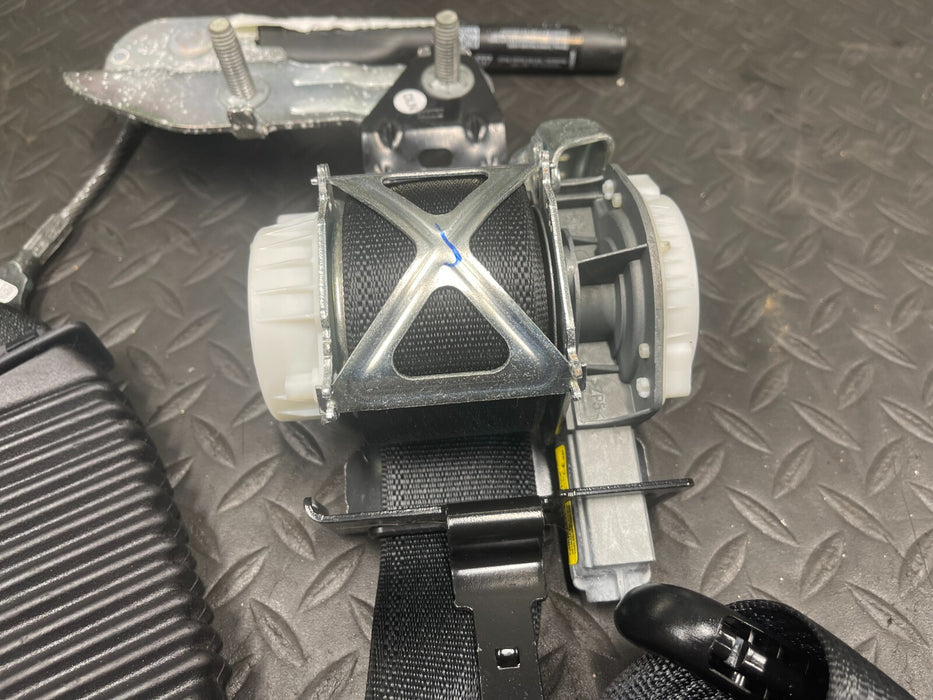 2018 2019 FORD F250 F350 F450 PLATINUM FRONT SEATBELTS LEFT RIGHT BLACK OEM