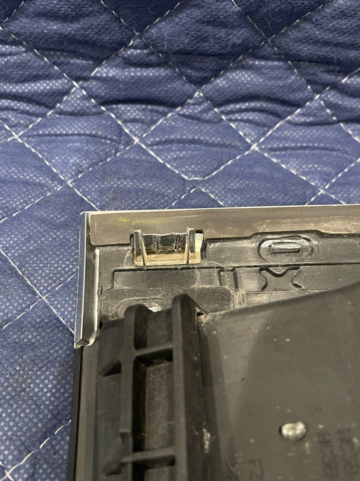 2017-2019 FORD F350 XL DRIVER LEFT FENDER EMBLEM BADGE OEM HC3B-45000A73