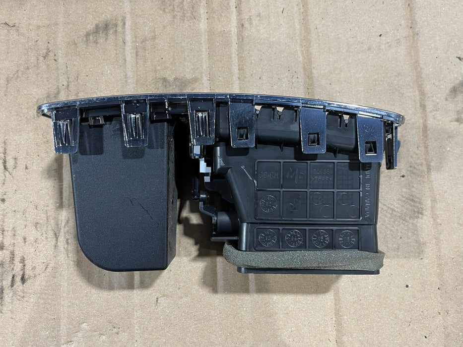 2017 DODGE RAM 2500 3500 LARAMIE RIGHT SIDE VENT W/ STORAGE OEM