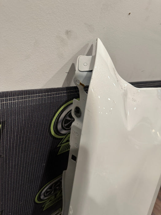 2023 2024 FORD F250 F350 FRONT RIGHT FENDER OEM STAR WHITE (AZ) *DAMAGE*