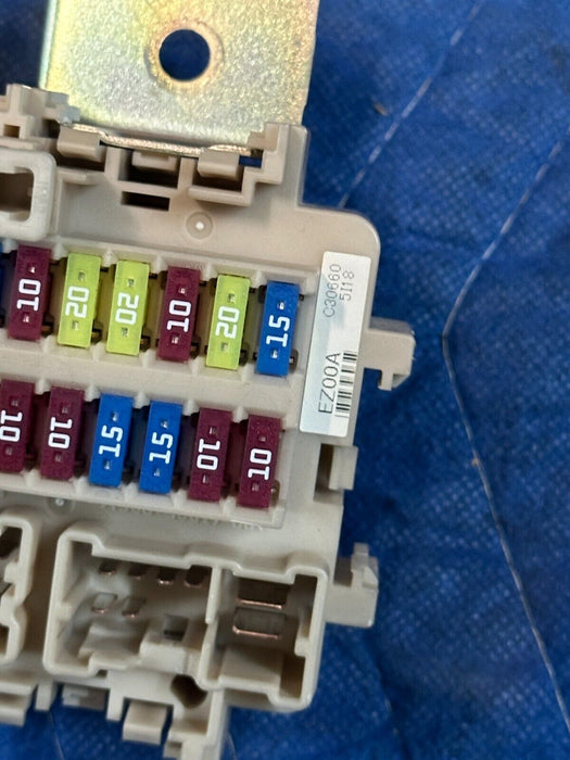 2016 2017 NISSAN TITAN XD PRO-4X OEM FUSE & RELAY JUNCTION BOX 24350 EZ00A