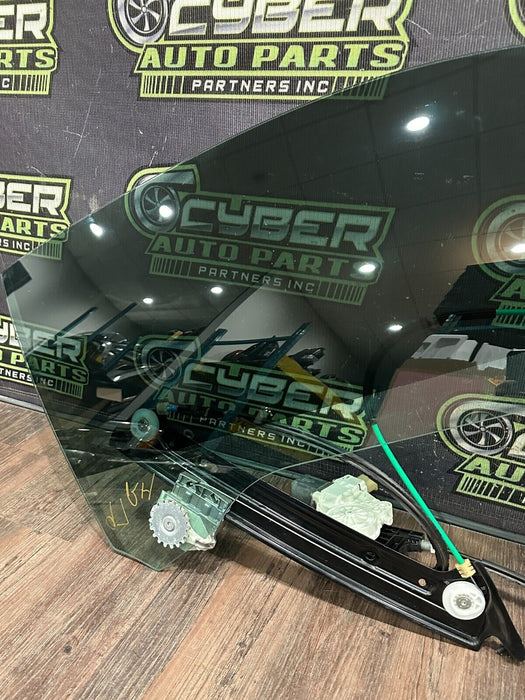 2020 BMW M4 F82 FRONT RIGHT DOOR WINDOW GLASS W REGULATOR OEM LOCAL PICUP ONLY!!