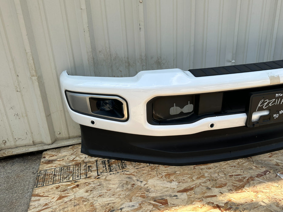 2023-2025 FORD F250 F350 FRONT BUMPER STAR WHITE (AZ) OEM *PAINT CHIPS 10,11*