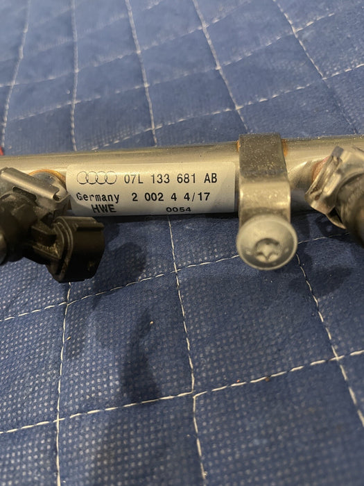 2017 AUDI R8 PLUS UPPER FUEL RAIL FUEL DISTRIBUTORS 07L-133-681-AB PAIR OEM