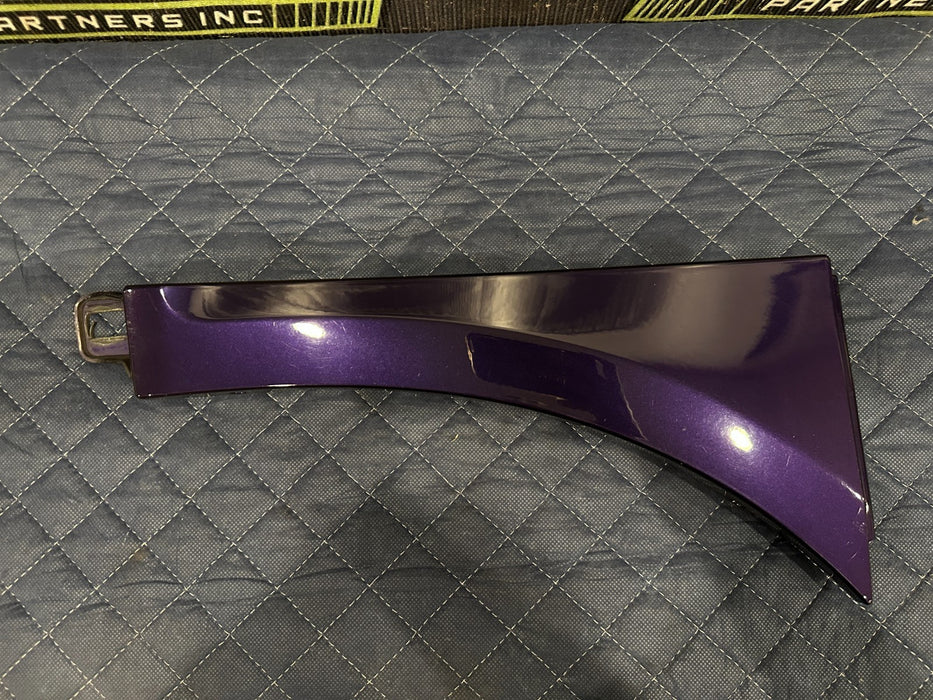 2014 AUDI R8 OEM RIGHT PASSENGER FENDER GARNISH PANEL TRIM W/ BRACKET & FOAM