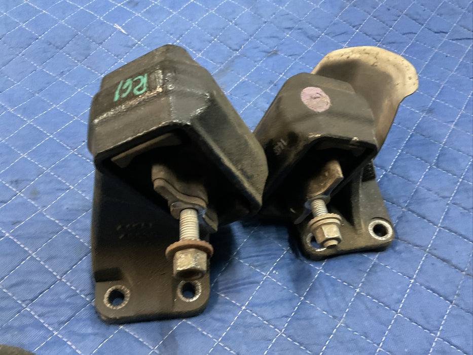 2016 DODGE RAM 2500 3500 6.7L CUMMINS DIESEL ENGINE MOUNT PAIR OEM