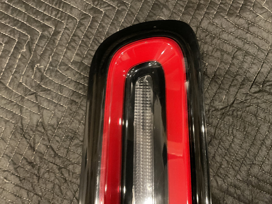 2015 DODGE CHALLENGER SCATPACK RIGHT PASSENGER REAR TAIL LIGHT OEM