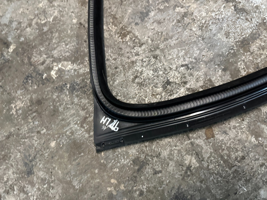 2020 BMW M4 F82 FRONT LEFT DOOR WEATHERSTRIP SEAL OEM
