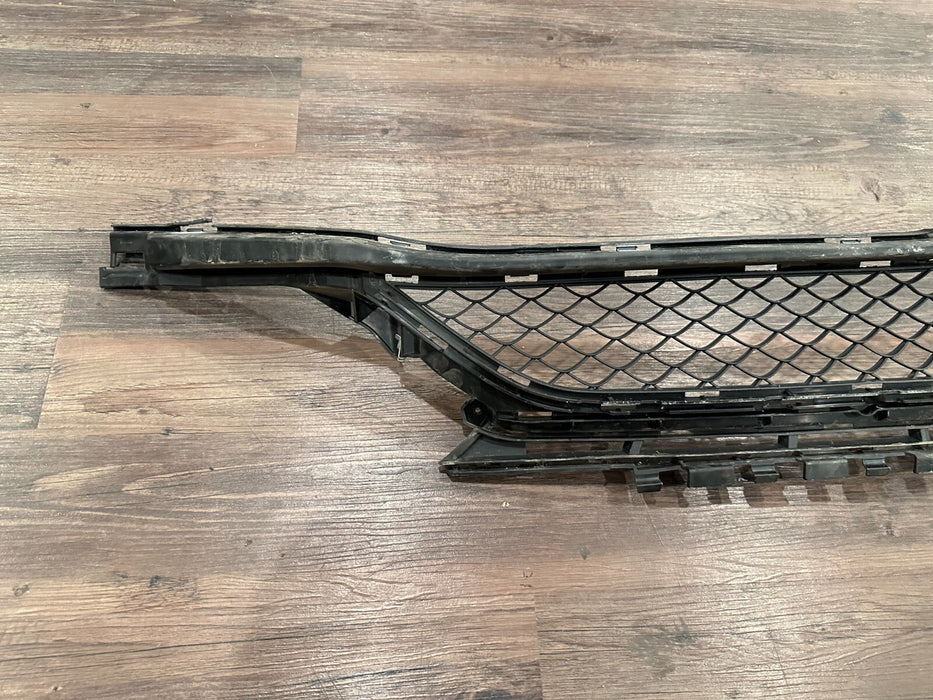 2017 MERCEDES-BENZ C63 AMG CONV FRONT BUMPER LOWER GRILLE OEM *2 BROKEN TABS*