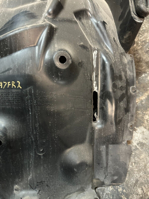 2020 BMW M4 F82 FRONT PASSENGER RIGHT FENDER LINER SET