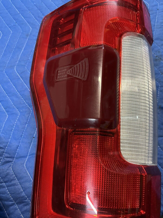 2017-2019 FORD F250 F350 F450 DRIVER LEFT LED TAIL LIGHT OEM *CHIPPED* NO MODULE