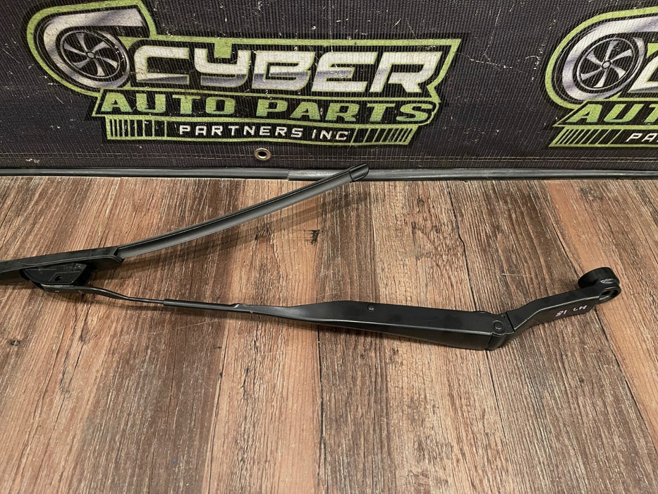 2014 TOYOTA PRIUS V FRONT DRIVER LEFT LH WINDSHIELD WIPER OEM