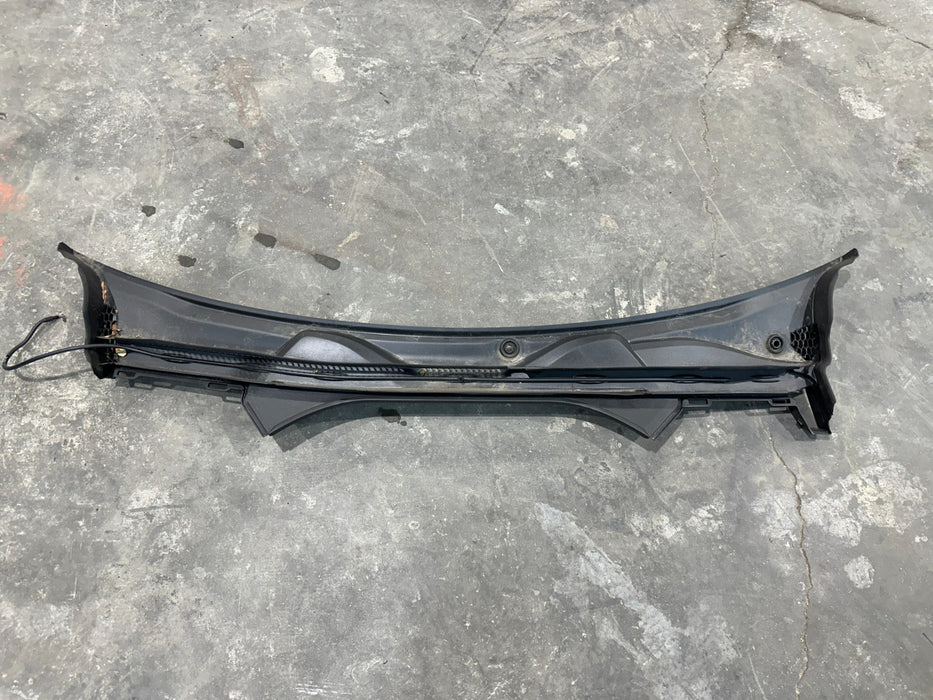 2024 BMW M3 M4 G80 G82 FRONT WINDSHIELD COWL TRIM OEM