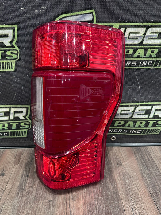 2020-2022 FORD F350 F450 PASSENGER RIGHT HALOGEN TAIL LIGHT OEM *SCUFFS 4-5*