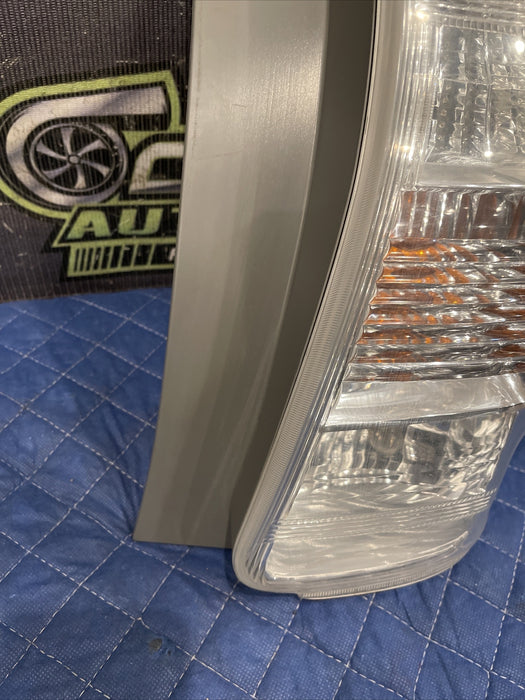 2014 TOYOTA PRIUS V REAR RIGHT PASSENGER TAILLIGHT TAIL LIGHT OEM