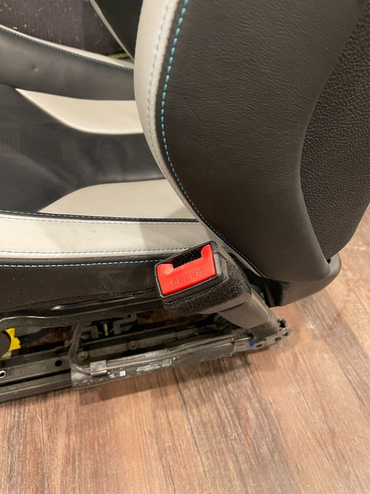 2020 BMW M4 F82 FRONT RIGHT BLACK & WHITE LEATHER SEAT HERITAGE EDITION OEM READ