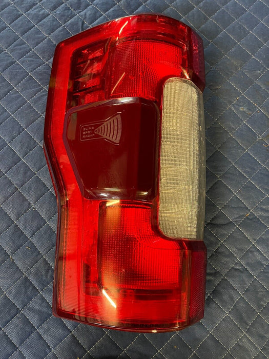 2017-2019 FORD F250 F350 F450 DRIVER LEFT TAILIGHT OEM *WATER DAMAGE*
