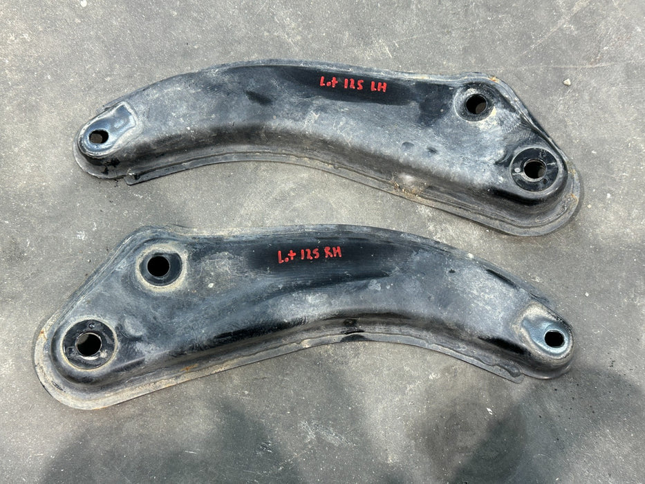 2013 NISSAN 370Z FRONT LEFT RIGHT SUBFRAME BRACKETS OEM