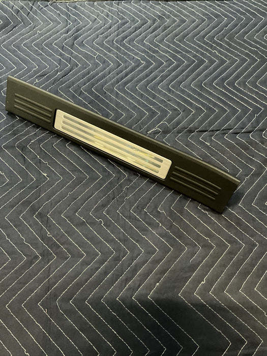2016-2019 NISSAN TITAN XD RIGHT KICK PLATE DOOR SILL OEM