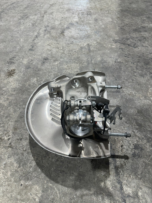 2024 BMW M3 M4 G80 G82 FRONT LEFT SPINDLE KNUCKLE HUB OEM 8K MILES